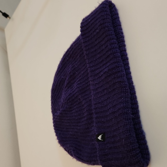 💜 Burton purple hat / beannie / tuque - Picture 6 of 6